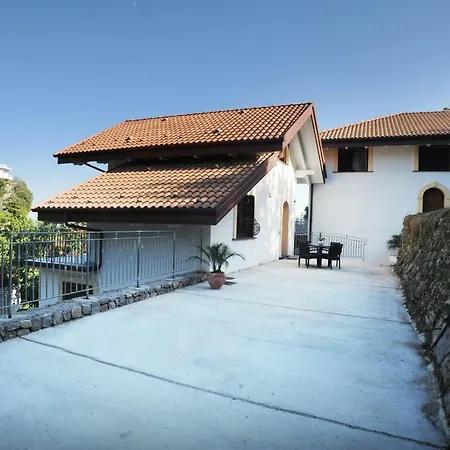 A Due Passi Dalla Costiera Holiday home *