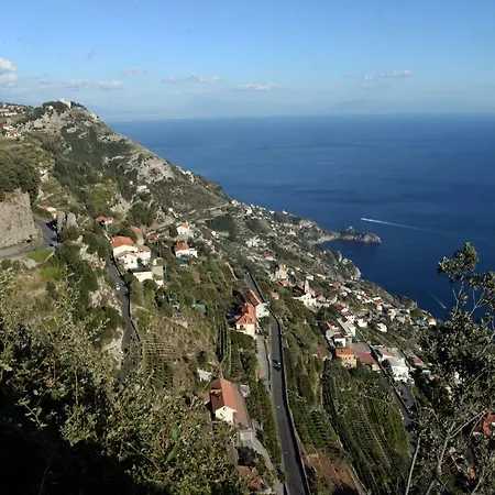 A Due Passi Dalla Costiera Holiday home *