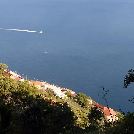 A Due Passi Dalla Costiera Agerola
