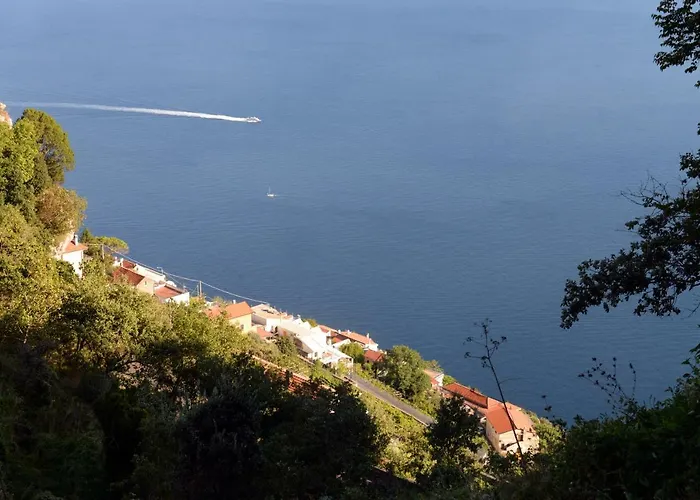 A Due Passi Dalla Costiera Agerola